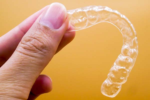 Orthodontist Tips For Choosing Between Braces Or Aligners